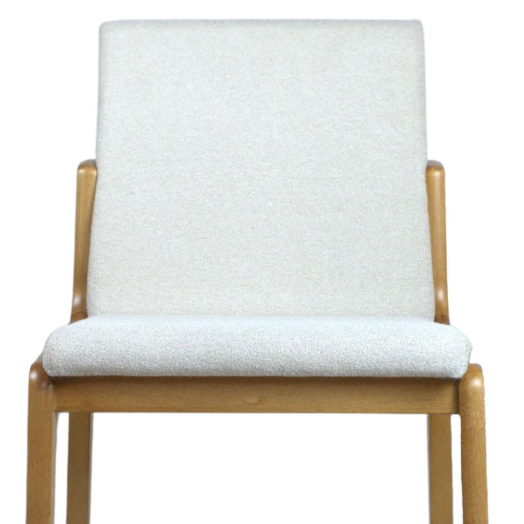 Cadeira de Madeira Elisa Cor Freijó Tecido Bouclé Bege