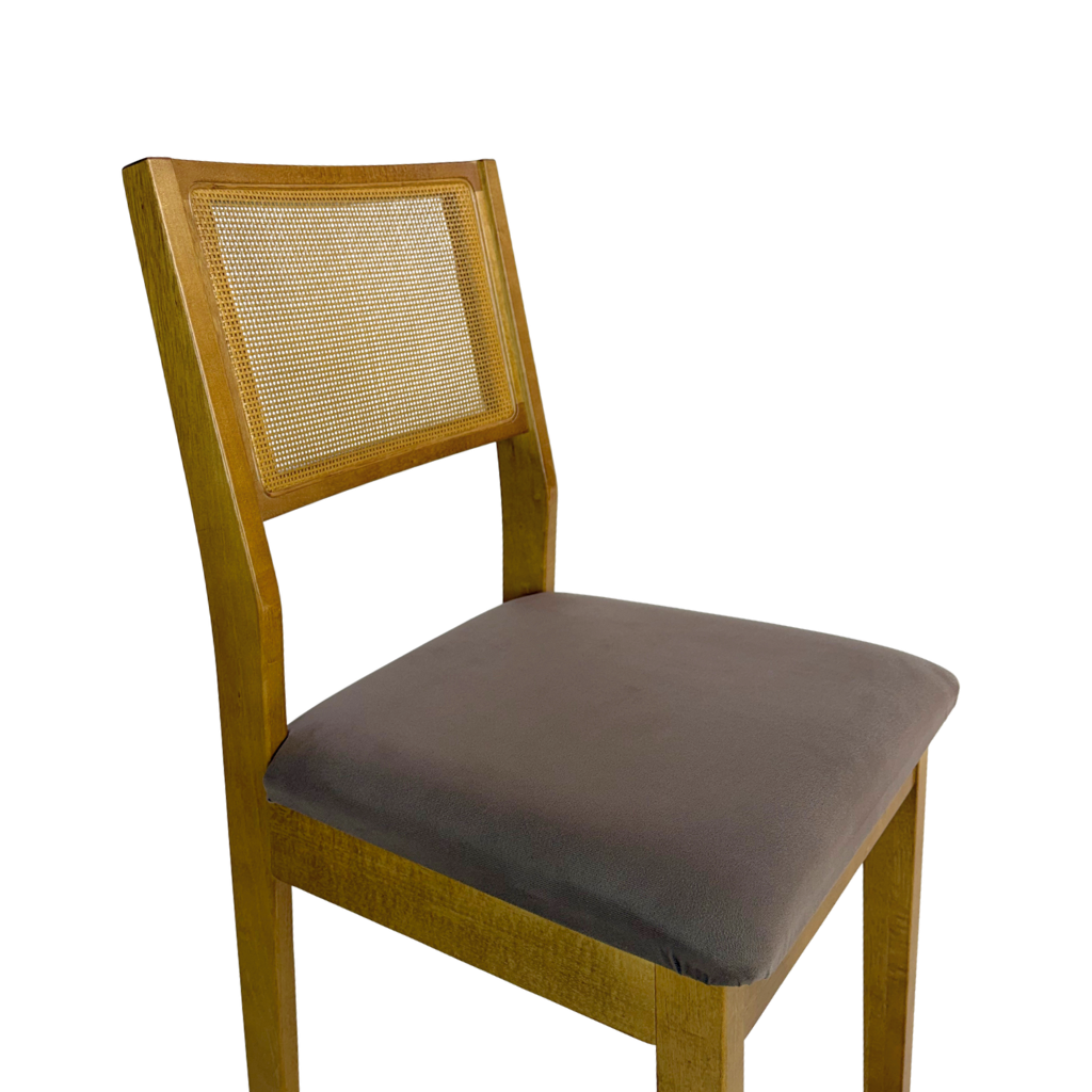 Cadeira de Madeira com Telinha Silvia Cor Amêndoa Tecido Suede Bege