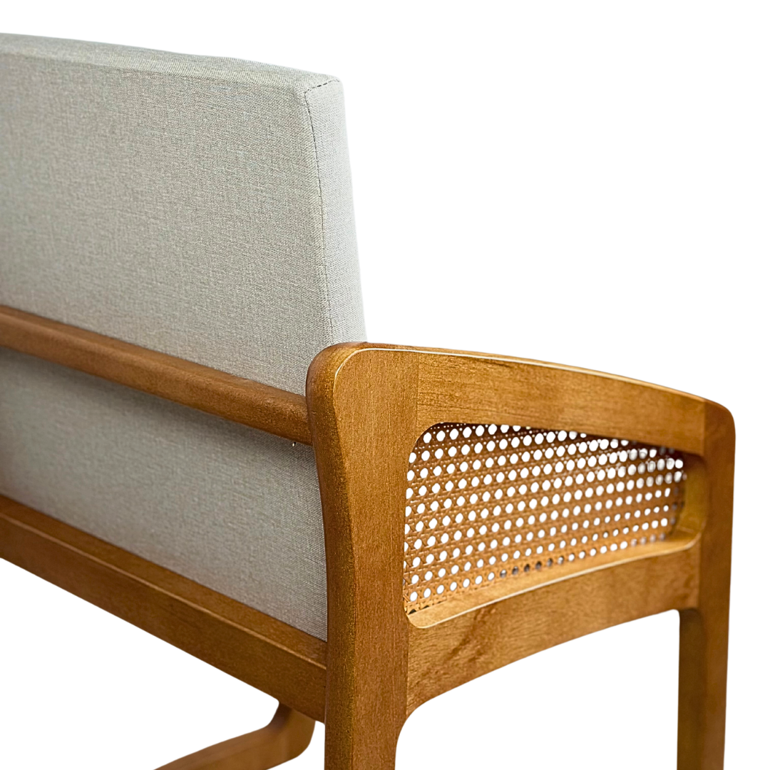 Cadeira de Madeira com Telinha Amália Cor Freijó Tecido Linho Bege