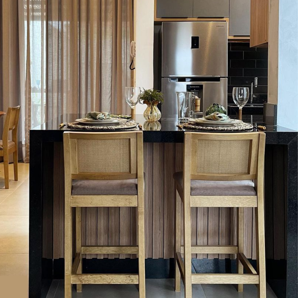 Banqueta Banqueta Silvia Banqueta com telinha Tecido suede Banqueta Alta Banqueta com 70 cm Bancada de cozinha Sala de jantar