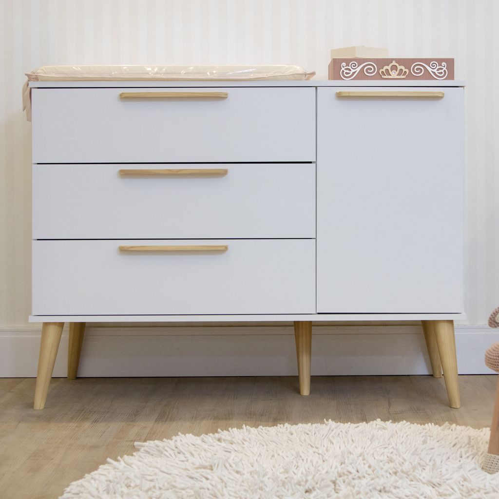 Cômoda Grande Infantil 3 Gavetas e 1 Porta Retrô com Puxador Reto Cor Branco e Carvalho - Quater
