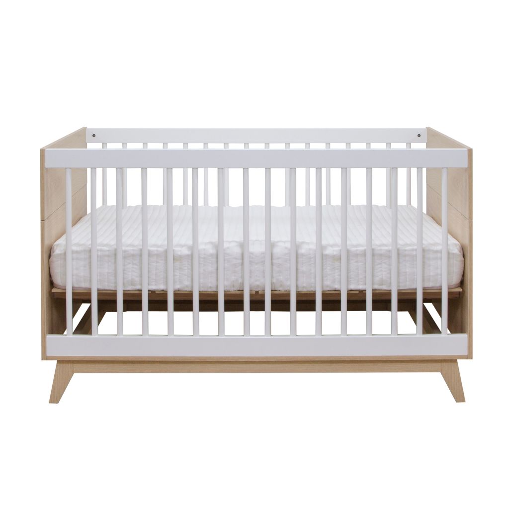 Conjunto Quarto Bebê: Berço + Guarda Roupa 3 Portas e 2 Gavetas Petit Branco e Carvalho