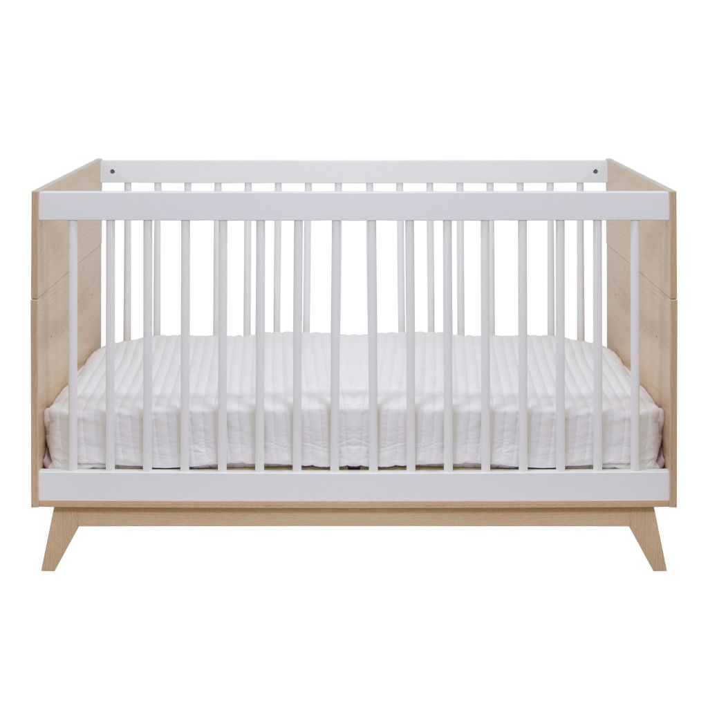 Conjunto Quarto Bebê: Berço + Guarda Roupa 3 Portas e 2 Gavetas Petit Branco e Carvalho