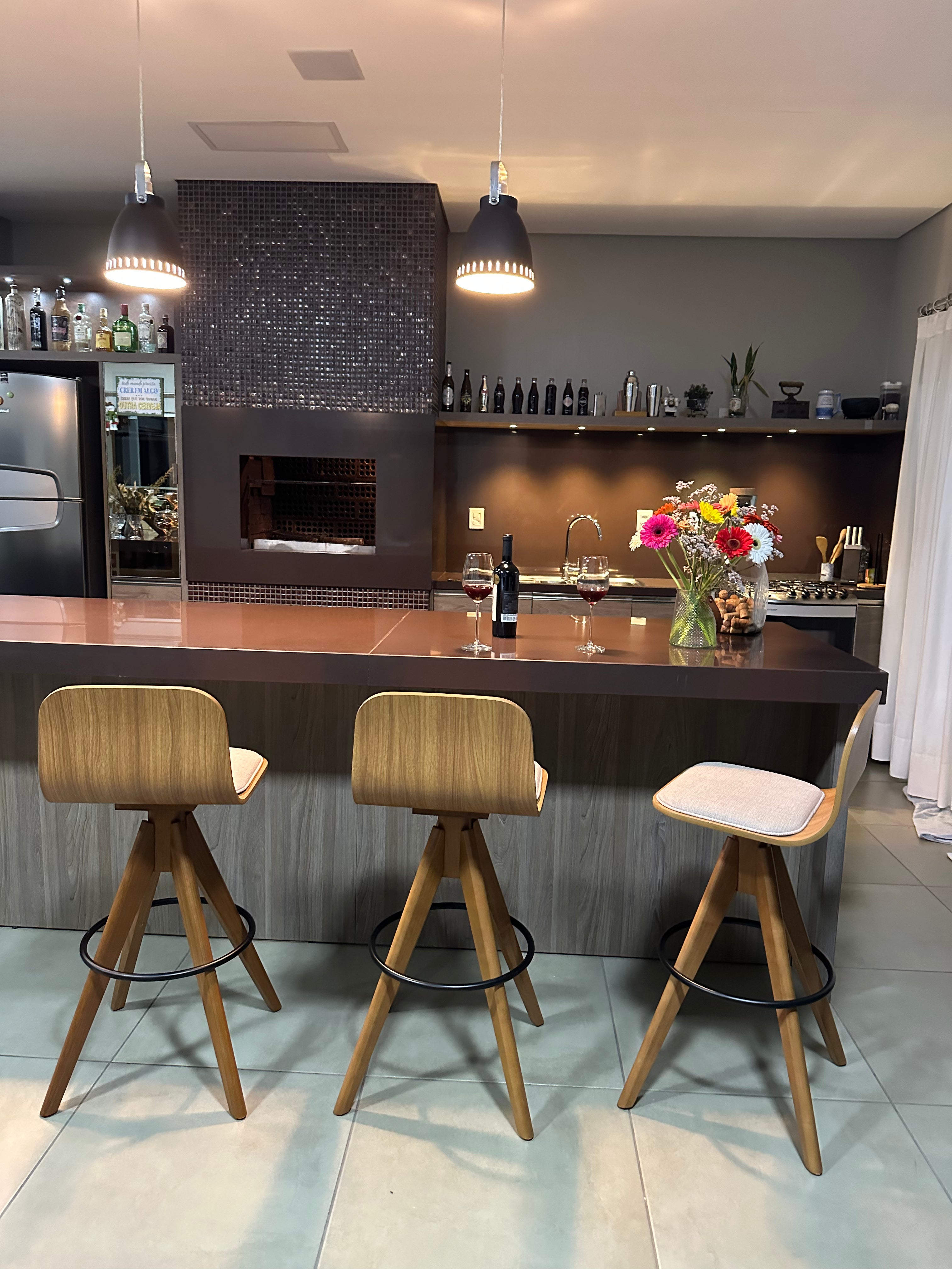 Banqueta Estofada Giratória Marina Cor Freijó Tecido Frise Claro