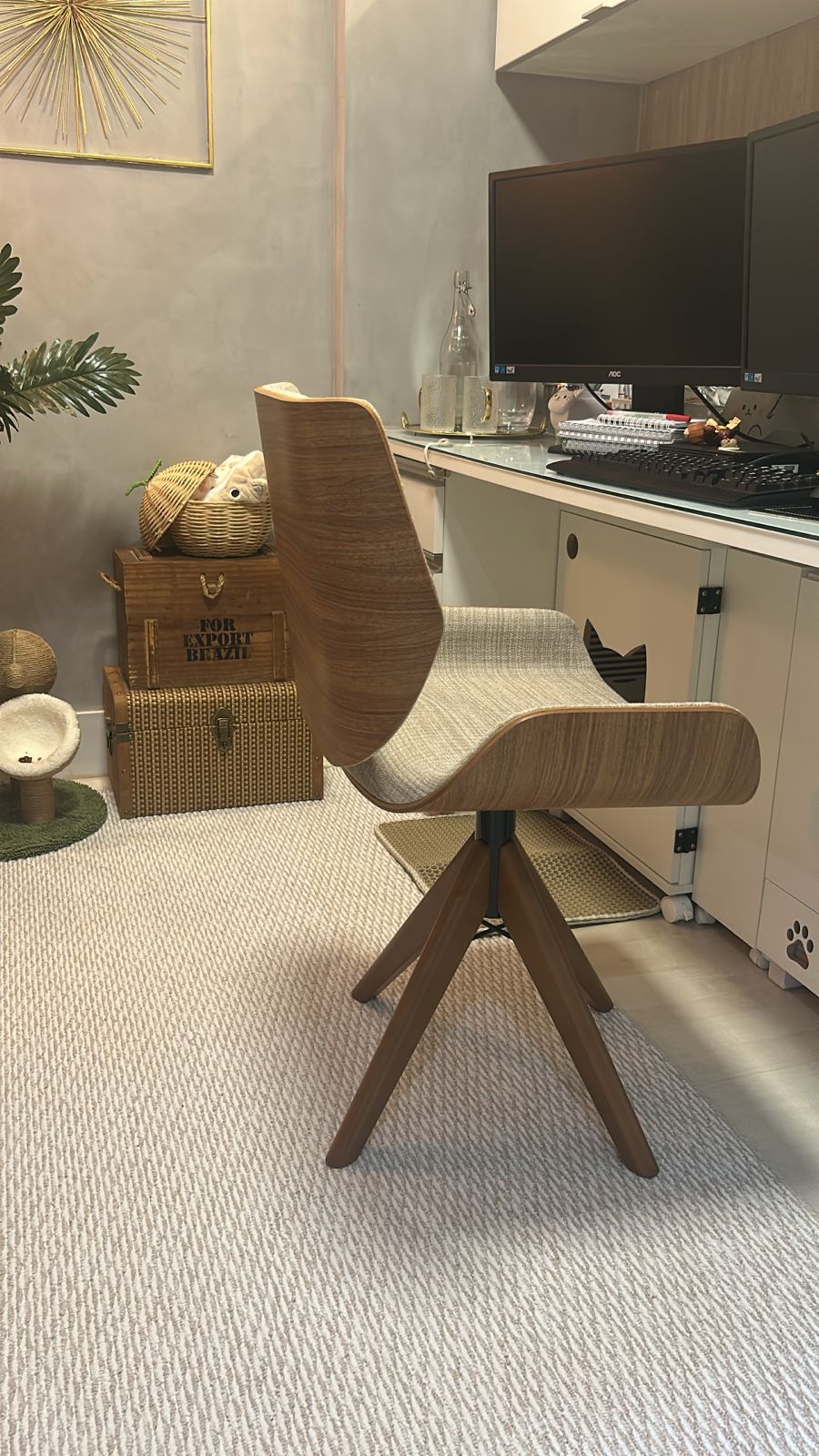 Cadeira de Jantar / Escritório Giratória Heloísa Cor Freijó Tecido Frise