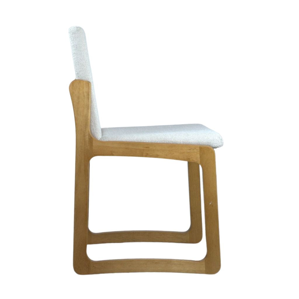 Cadeira de Madeira Elisa Cor Freijó Tecido Bouclé Bege