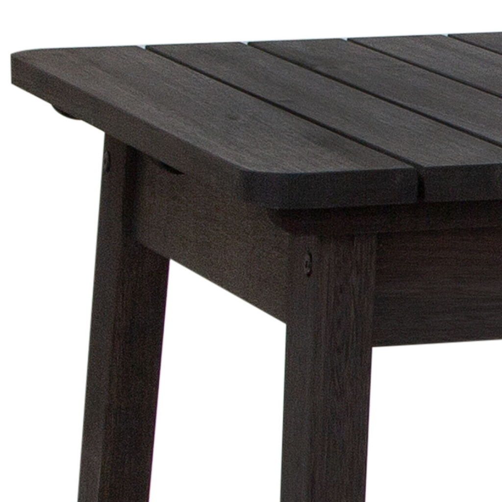 Mesa de jantar 6 lugares retangular alpina em madeira ripada, cor preta, destacando as bordas