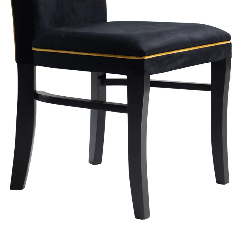Cadeira Naíma Pés Preto Fosco e Tecido Veludo Preto + Debrum Dourado