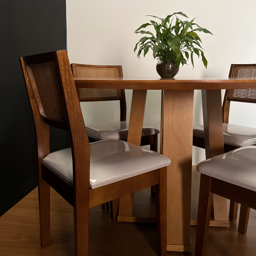 Mesa Redonda Rachel Base X e Tampo Amêndoa 110 cm + 4 Cadeiras Silvia Cor Imbuia com Trama Natural e Tecido Linho Conjunto