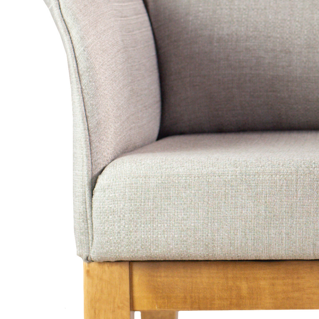 Poltrona Estofada Lip Tecido Linho Cinza, destacando os acabamentos