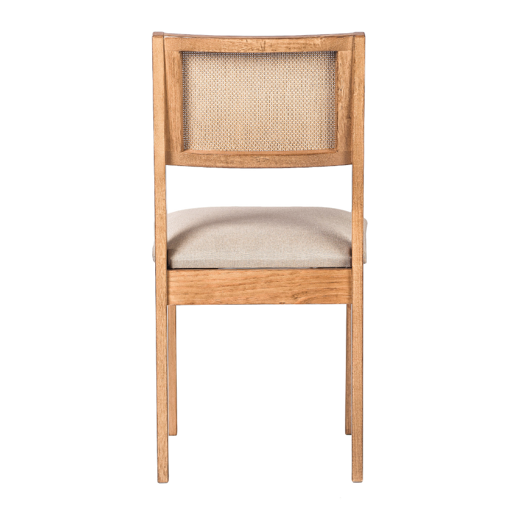 conjunto de 2 cadeiras de madeiras em trama natural e estufado silvia cor amêndoa tecido linho, visto de trás