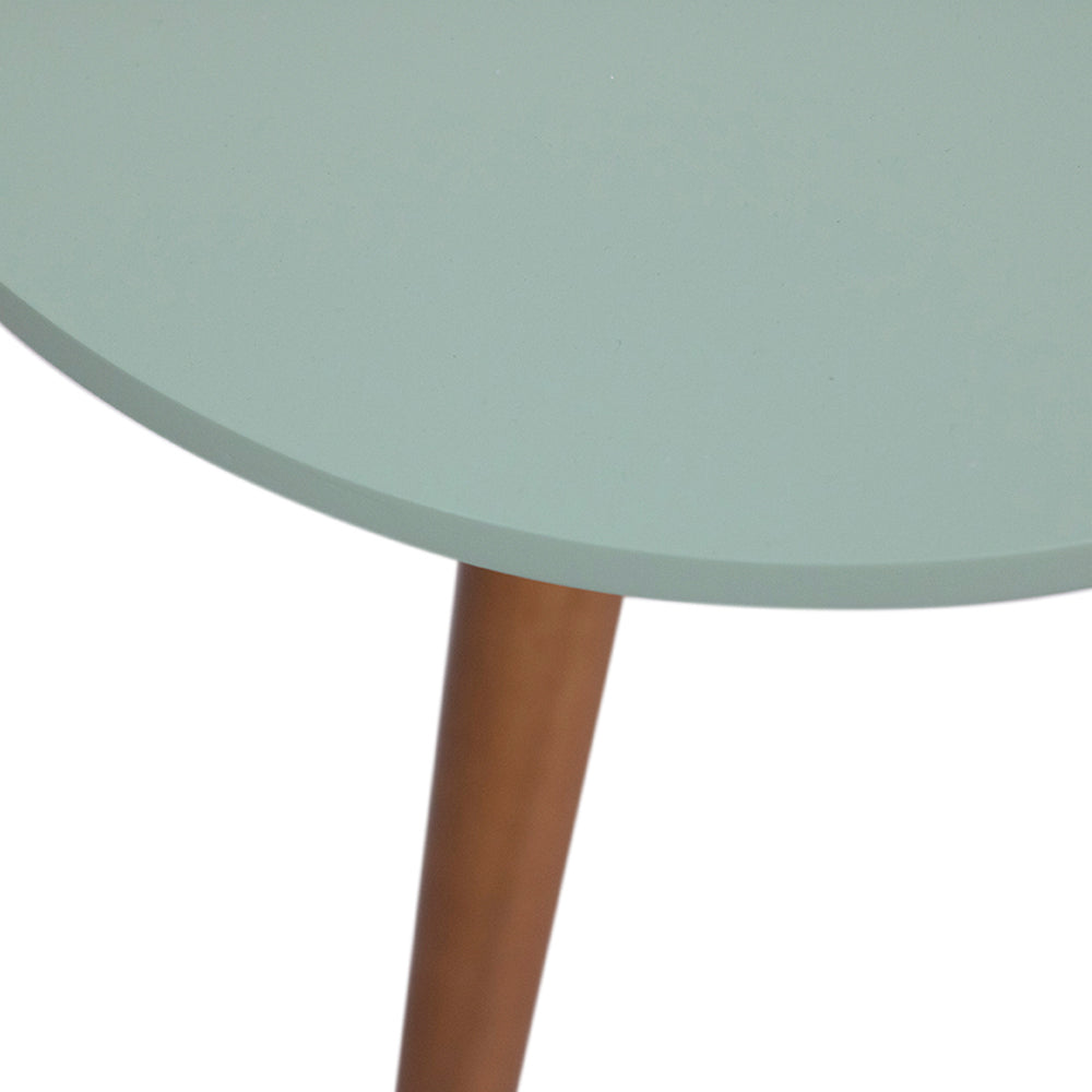 Conjunto de Mesas Laterais Retrô Cor Verde Oliva Pés Palito Cor Natural, destacando a borda