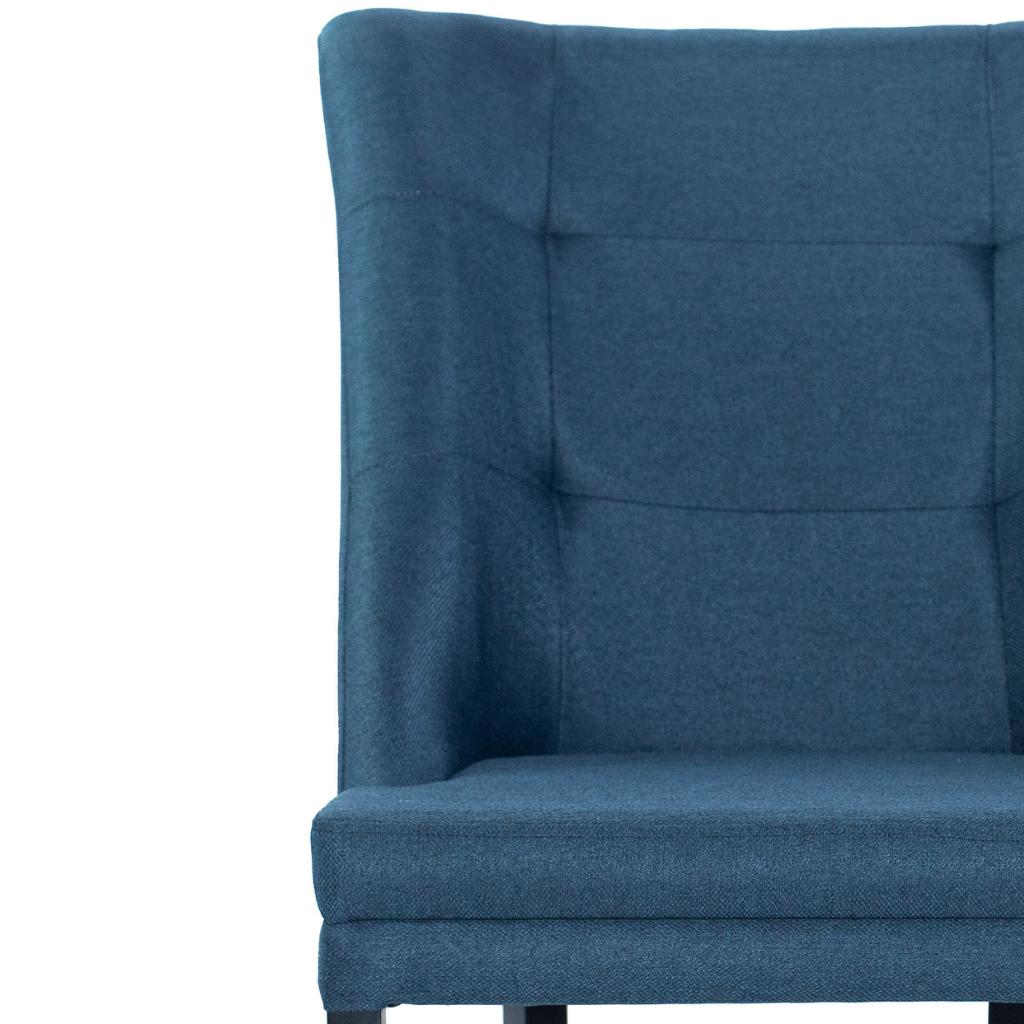 Poltrona Lira Pés Preto Fosco e Tecido Azul Royal, visto de lado