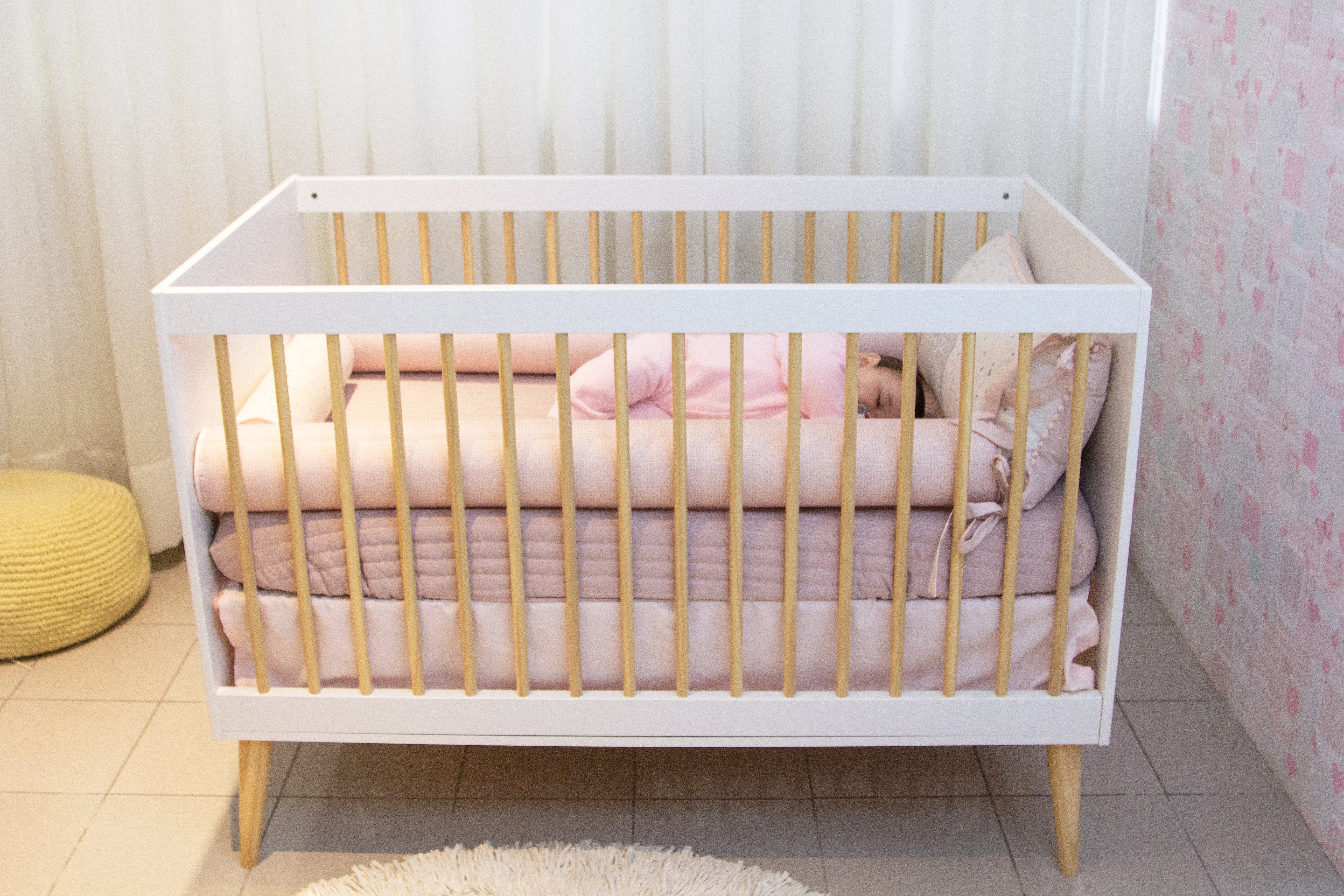 Conjunto Quarto Bebê: Berço 2 em 1 Retrô + Cômoda 3 Gav e 1 Porta Puxador Redondo