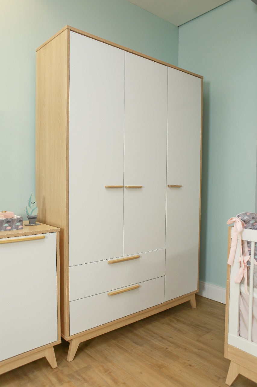 Guarda Roupa 3 portas e 2 gavetas Petit Branco e Carvalho