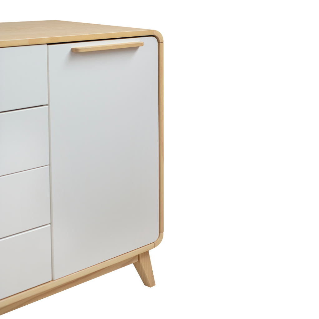 cômoda 4 gavetas e 1 porta evolutivo cor carvalho e branco, visto de lado