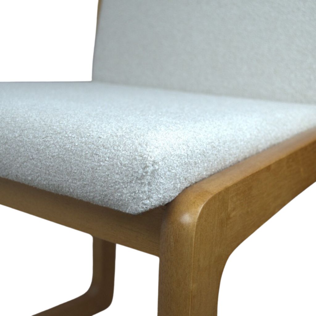 Mesa de Jantar Redonda Lívia Base X Freijó e Tampo Freijó 110 cm + 4 Cadeiras de Madeira Elisa Cor Freijó Tecido Bouclé