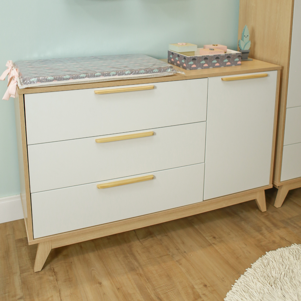 Cômoda Grande Infantil 3 Gavetas e 1 Porta Petit Cor Branco e Carvalho - Quater