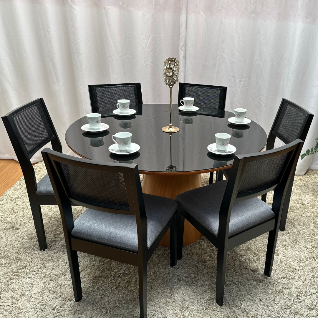 Cadeira de Madeira com Telinha Silvia Cor Preta Tecido Linho Escuro