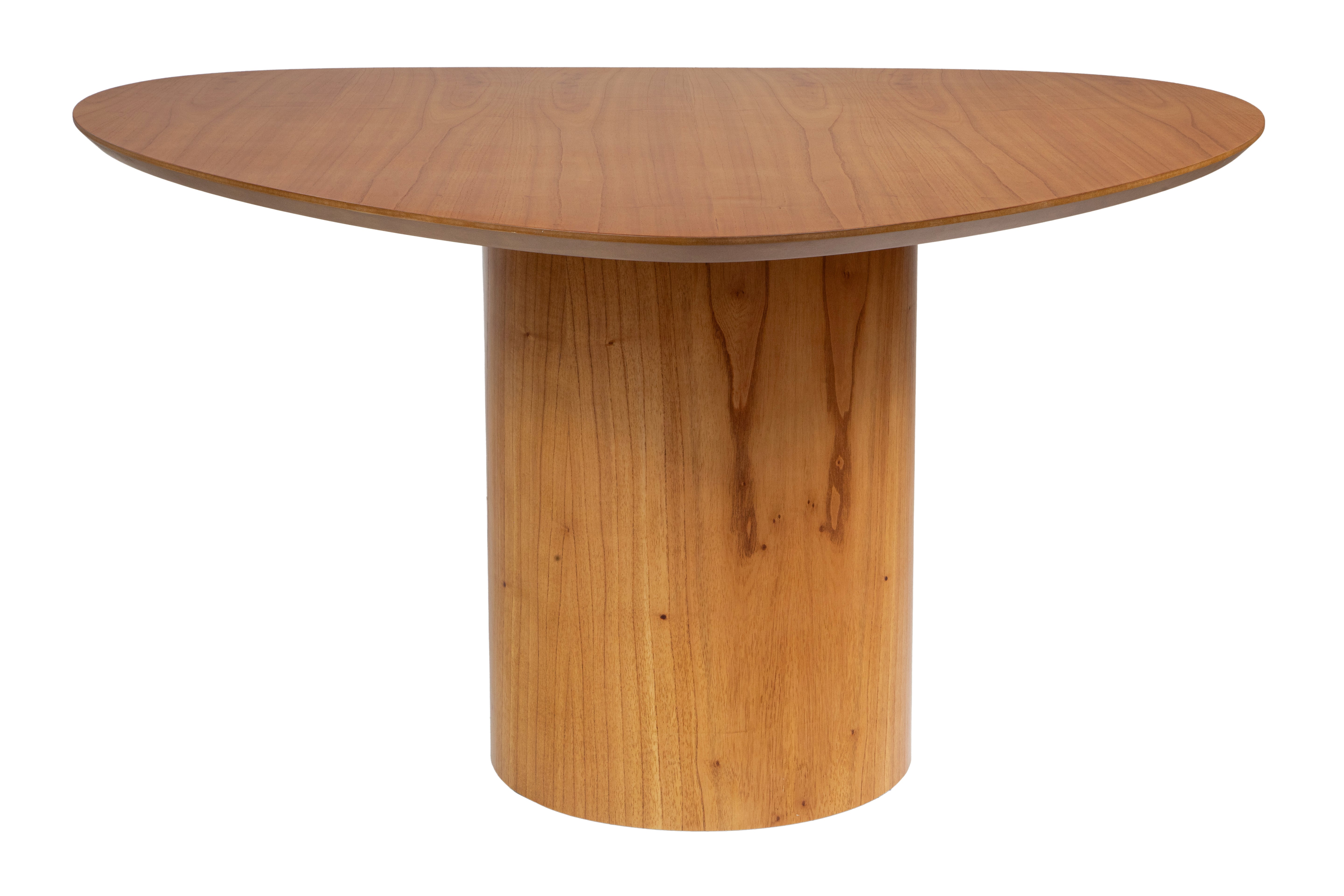 Mesa de Jantar Palheta com Tampo Triangular 140 e Base Cilíndrica em Cinamomo + 6 Cadeiras Paris Amêndoa Tecido Bege