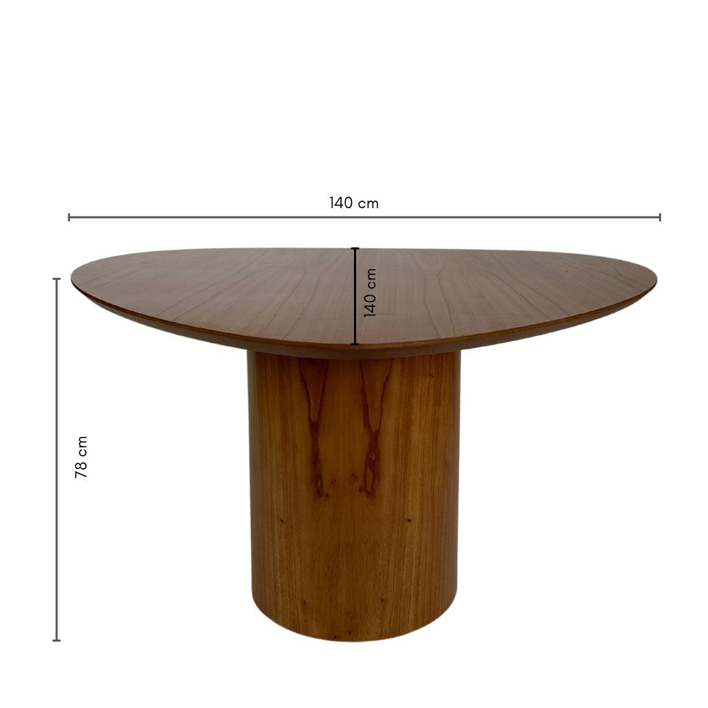 Mesa de Jantar Palheta com Tampo Triangular 140 e Base Cilíndrica em Cinamomo + 6 Cadeiras Paris Amêndoa Tecido Bege