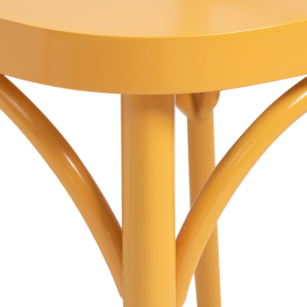cadeira x boho cor amarela, detalhando os pés