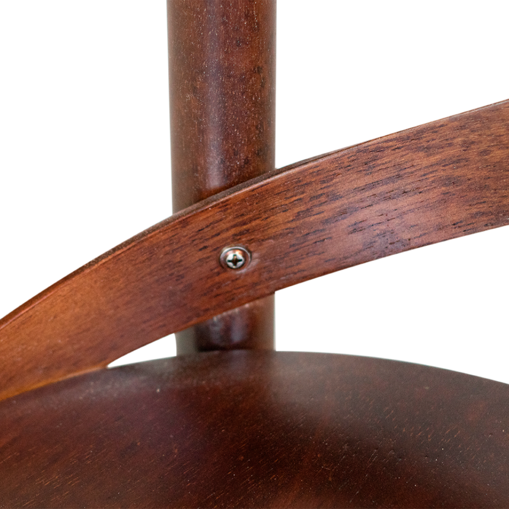 Banqueta X Boho Cor Castanho Baixa, detalhando detalhes entre assento e encosto 