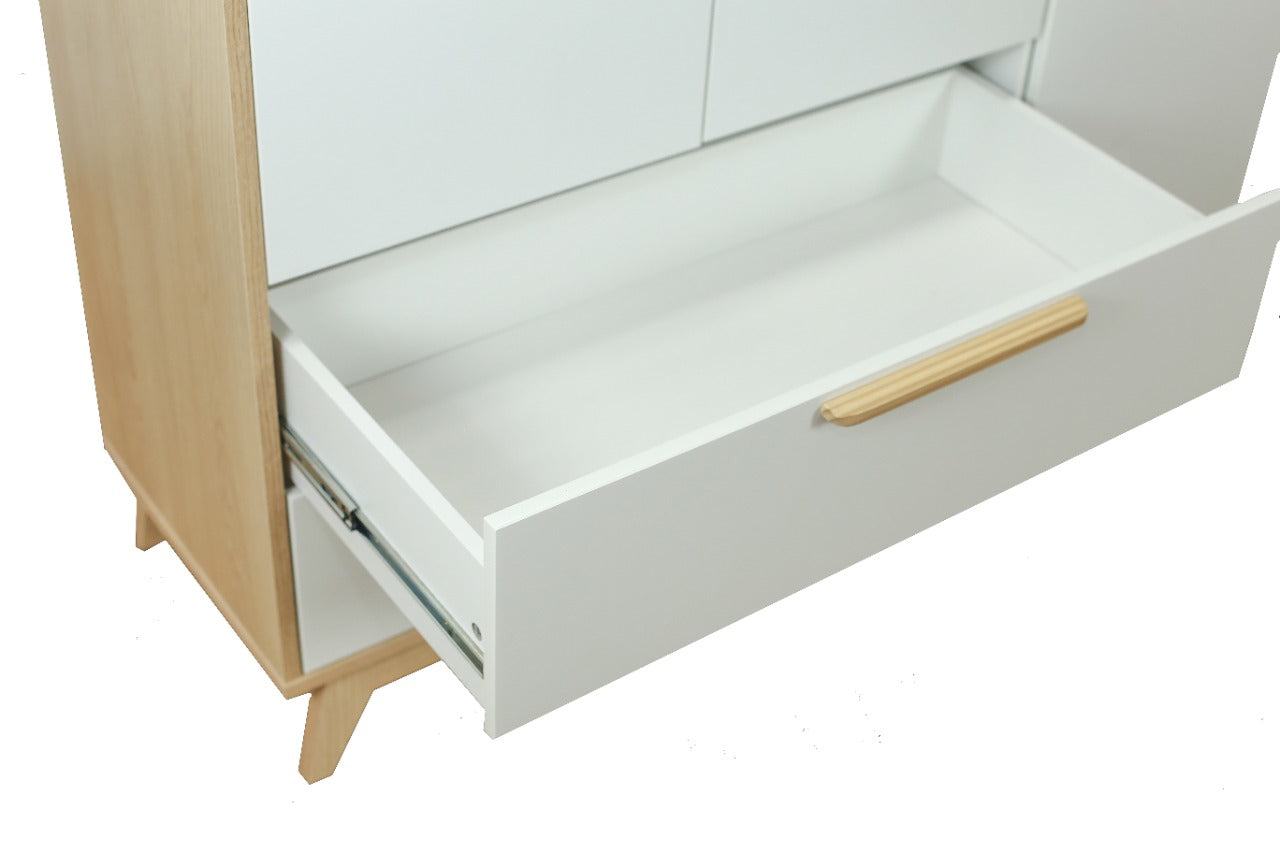 Conjunto Quarto Bebê: Berço + Cômoda 3 Gavetas + Guarda Roupa 3 Portas e 2 Gavetas Petit Branco e Carvalho