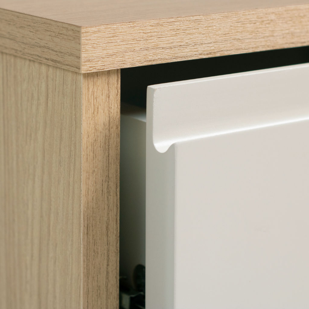 Mesa de cabeceira com 2 gavetas retrô, detalhando a gaveta