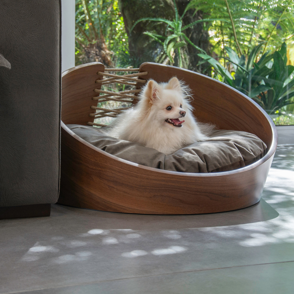 Cama Pet Médio Porte cor Nogueira Hera Veludo Claro