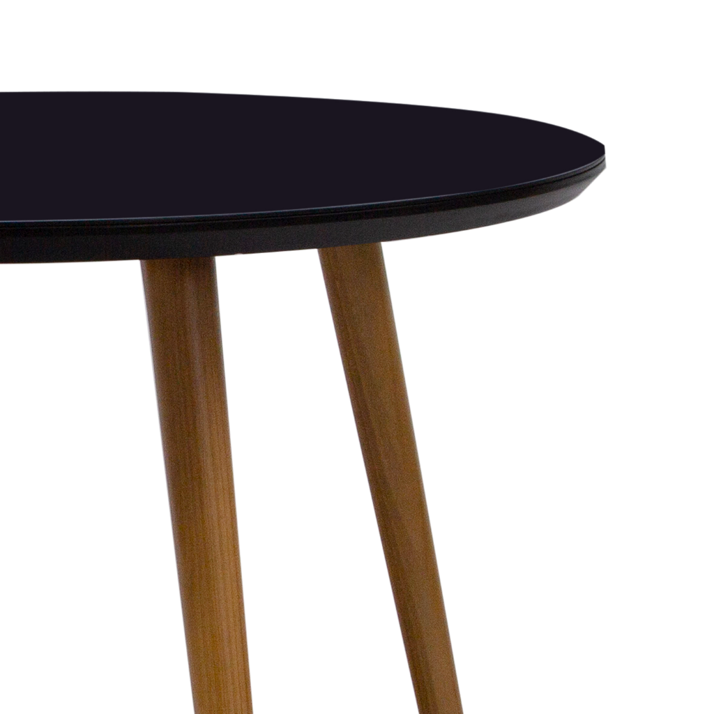 mesa de jantar redonda Angela pés palitos amêndoa tampo preto com vidro preto sobreposto 110 cm, destacando as bordas