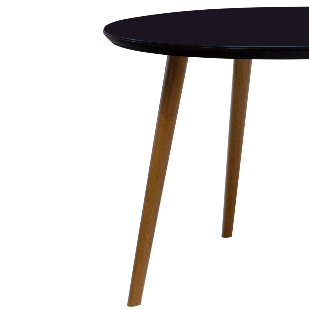 mesa de jantar redonda Angela pés palitos amêndoa tampo preto com vidro preto sobreposto 110 cm, destacando a borda