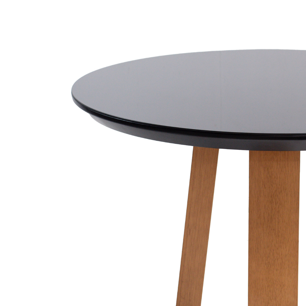 Mesa de jantar redonda catarina base x amêndoa e tampo preto 110 cm, destacando as bordas