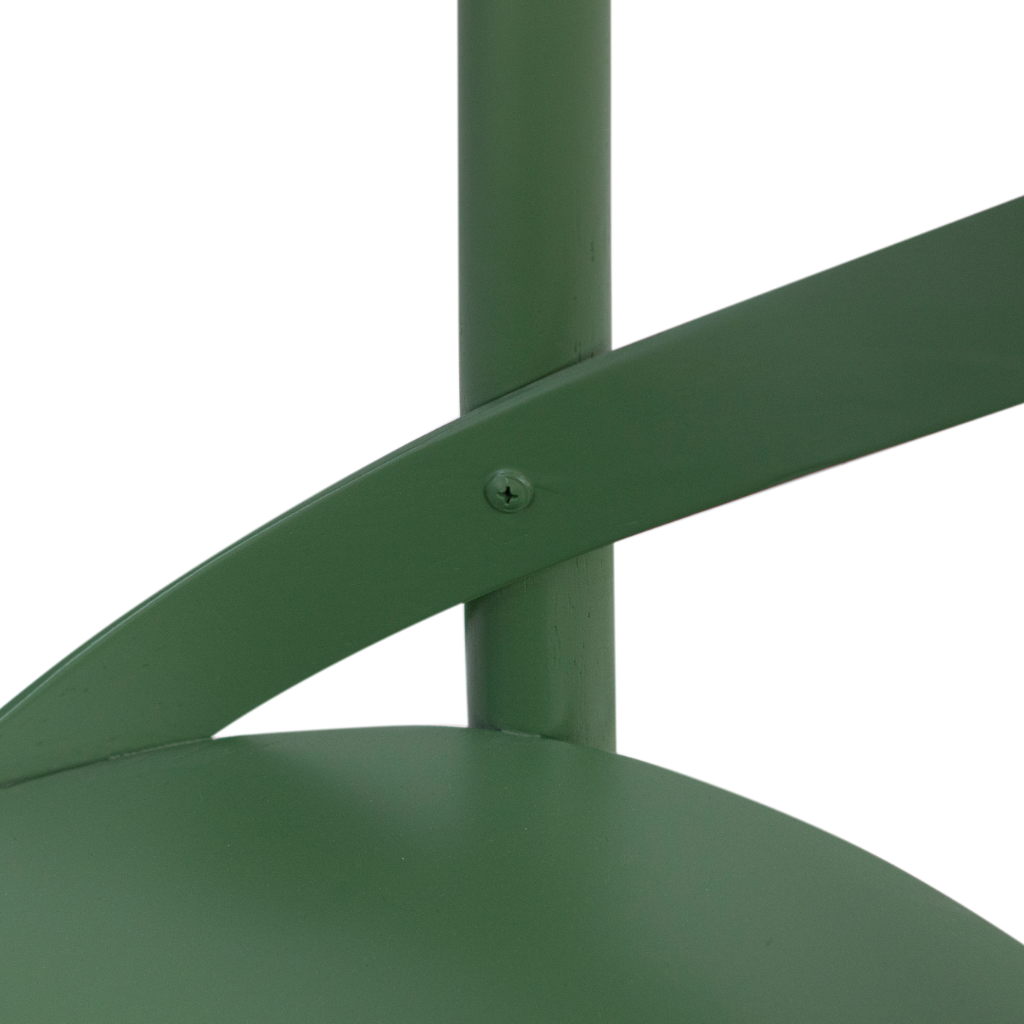 cadeira x boho cor verde, detalhando os detalhes entre assento e encosto