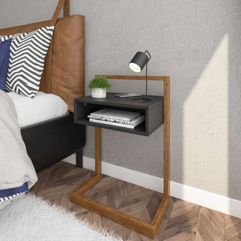 mesa de cabeceira em madeira, cor preta com garapa natural volt, detalhando como ira ficar em seu quarto
