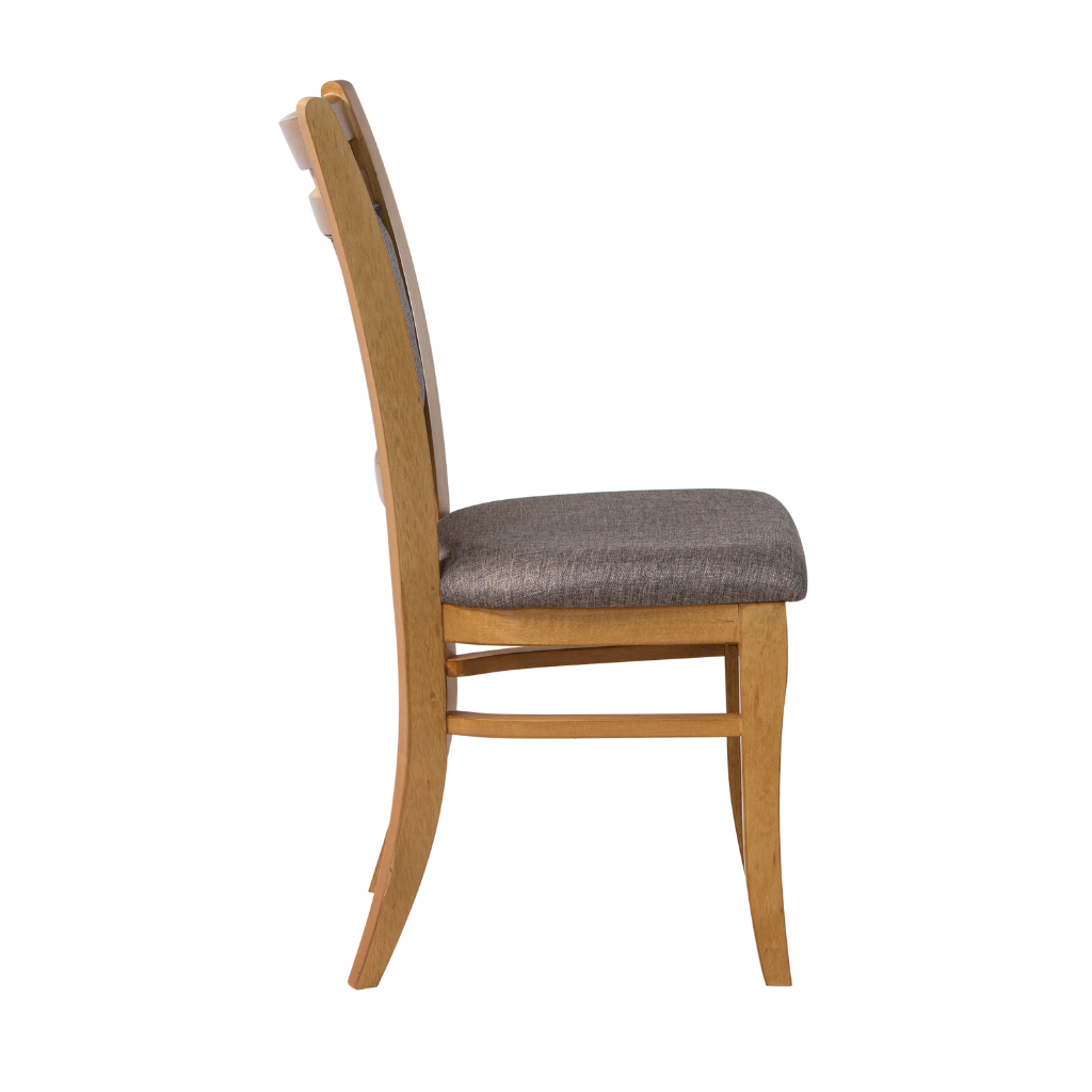 conjunto 2 cadeira Tammy cor amêndoa, tecido linho marrom com detalhe em Tattan ,visto de lado
