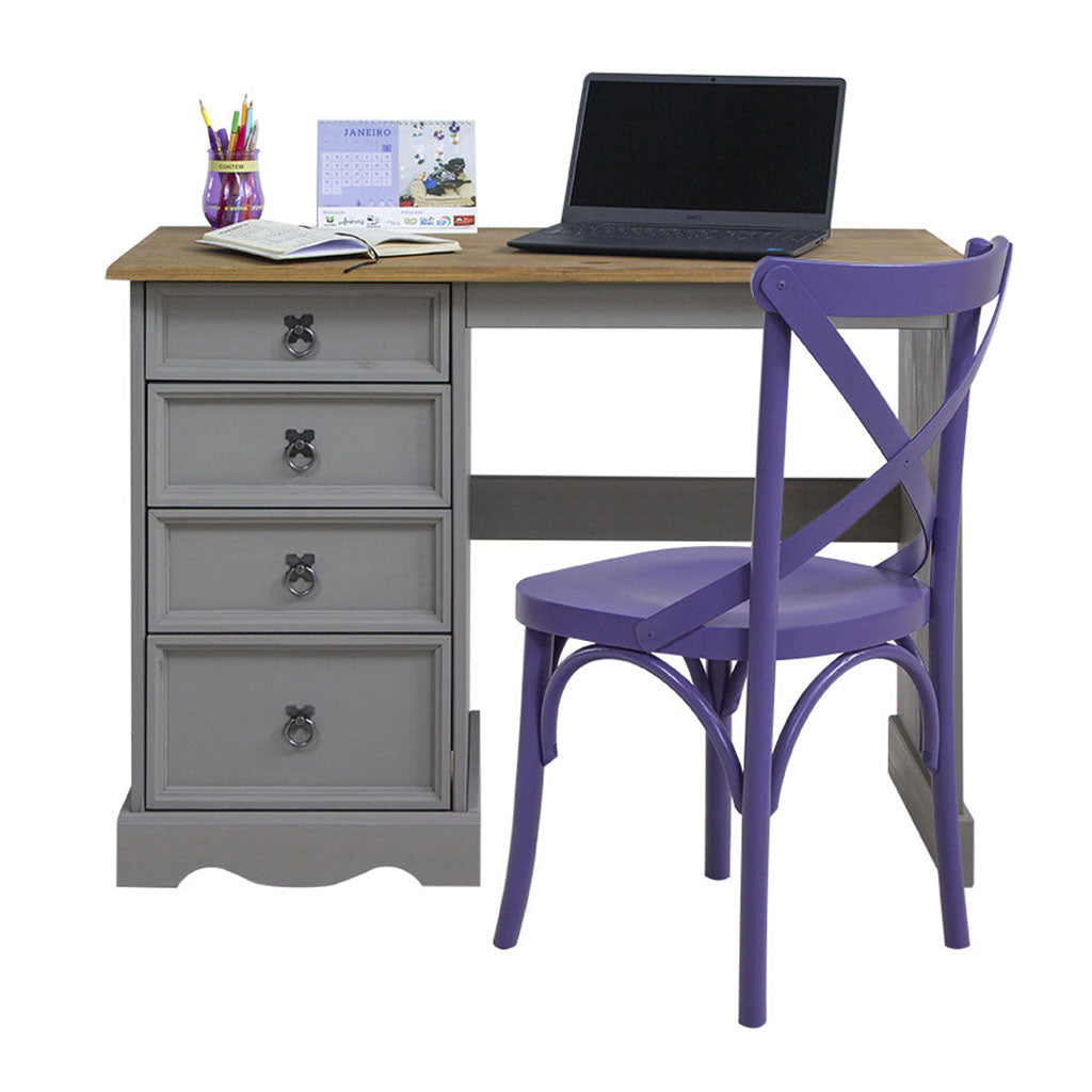 escrivaninha boho com 4 gavetas cor cinza e madeira natural, demonstrando como irá ficar em sua casa com objetos de seu dia a dia