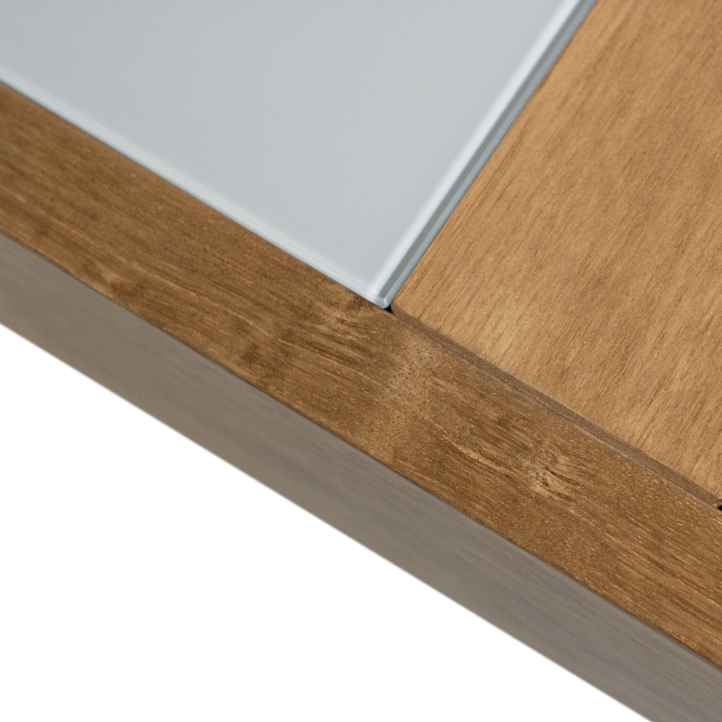 Mesa Extensível Estelita 4 e 6 Lugares Amêndoa com Tampo de Vidro Fendi, destacando os acabamentos da mesa