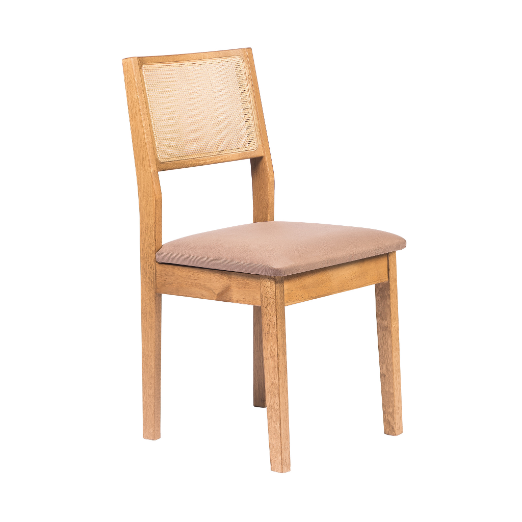 conjunto de 2 cadeiras de madeiras em trama natural e estufado silvia cor amêndoa tecido suede, visto de lado