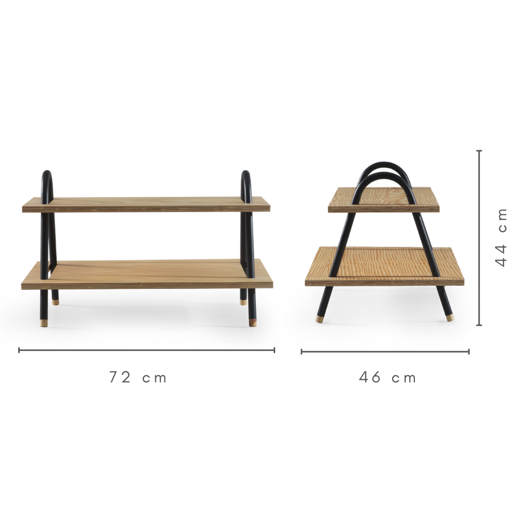 Sapateira Banco em Madeira e pés de Ferro Fenda, medidas:   C=72 cm   A=44 cm    L=46 cm