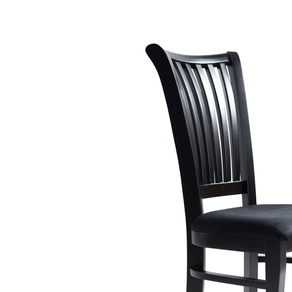Conjunto 2 cadeiras, cor preto fosco, tecido veludo preto, detalhando o encosto